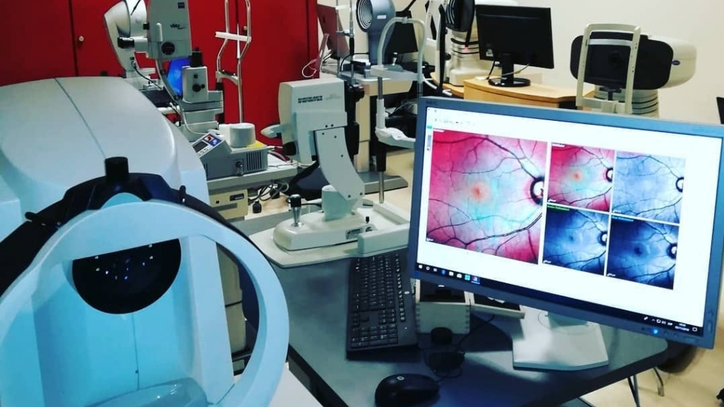 Exploración de retina para estudiar miodesopsias en RealVisión, Madrid